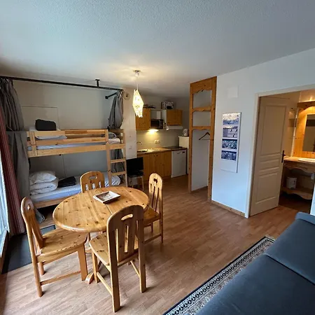 4 Personnes 3 Vallées - Spa&piscine - 005 Apartamento *